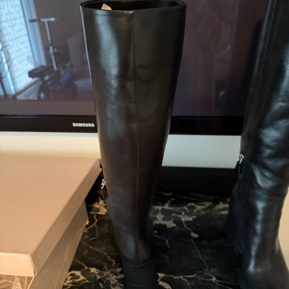 Beautiful Prada Boots from Holt Renfrew size 39 Black - Picture 6 of 15
